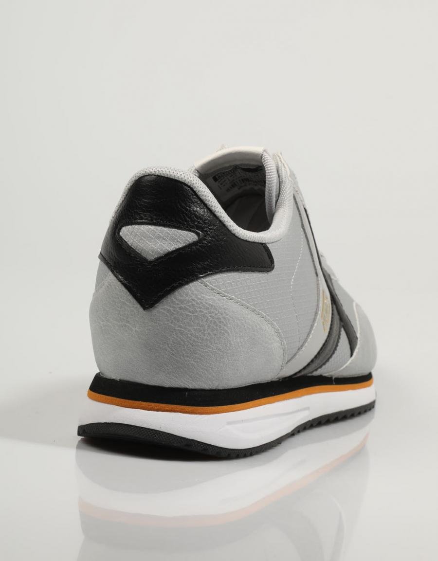 ZAPATILLAS MUNICH SAPPORO en color Plata
