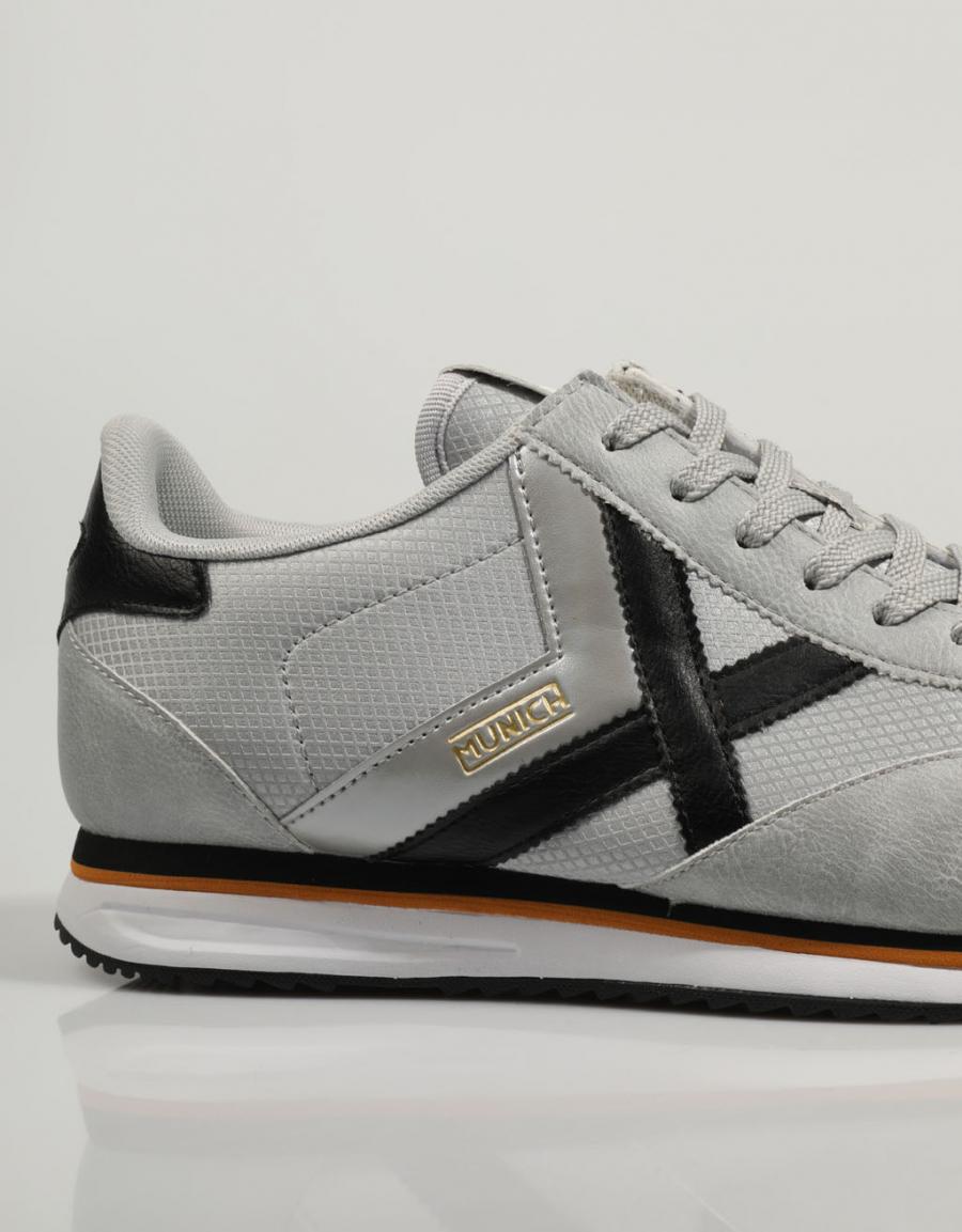 ZAPATILLAS MUNICH SAPPORO en color Plata