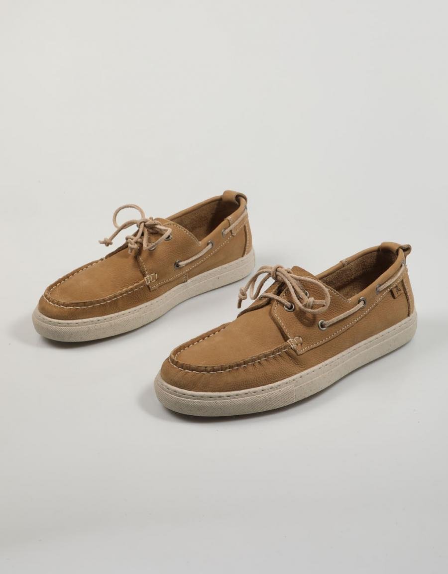 ZAPATOS SPORT SCALPERS VILA en color Beige