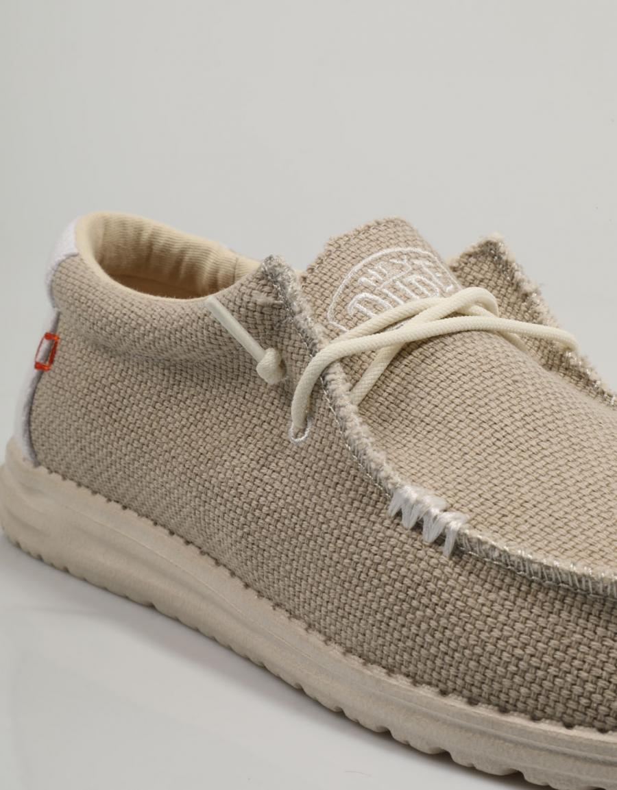 ZAPATOS SPORT DUDE WALLY en color Beige
