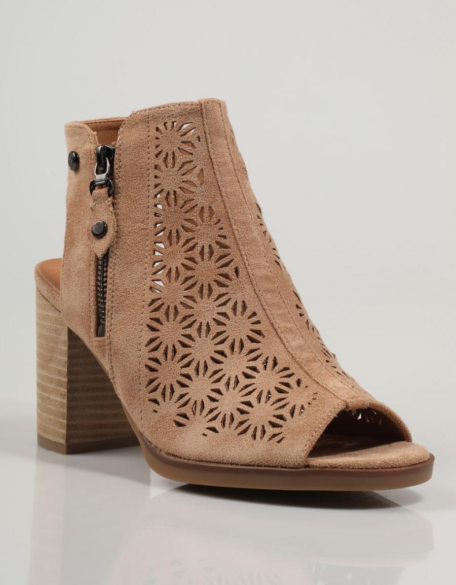 SANDALIAS XTI 141100 en color Cuero