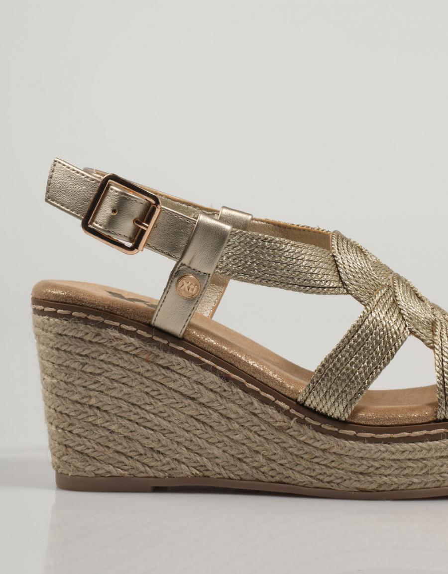 SANDALIAS XTI 141441 en color Platino