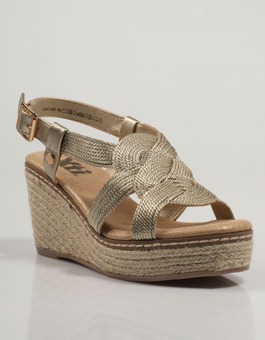 SANDALIAS XTI 141441 en color Platino