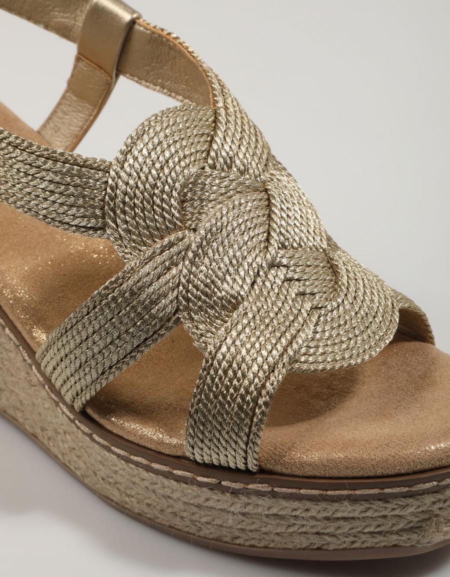 SANDALIAS XTI 141441 en color Platino
