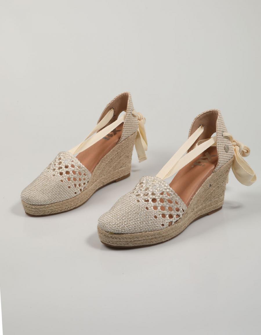 SANDALIAS XTI 043821 en color Hielo