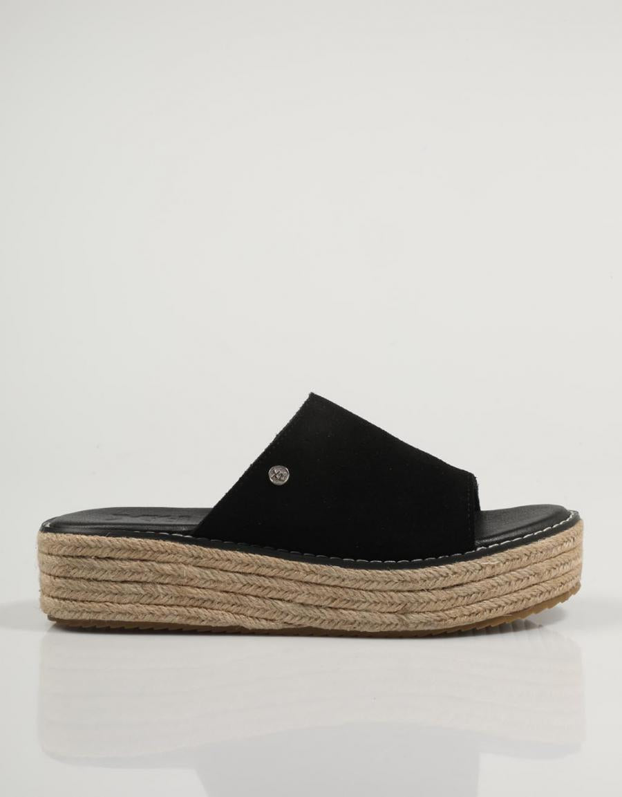 SANDALIAS XTI 141253 en color Negro