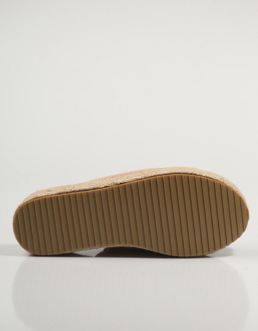 SANDALIAS XTI 141253 en color Beige