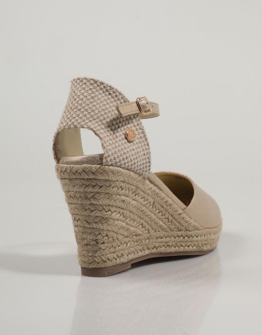 SANDALIAS XTI 141143 en color Platino