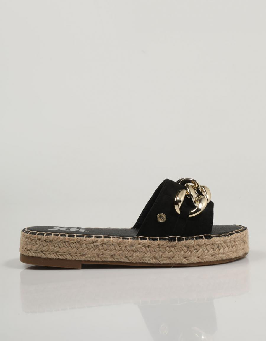 SANDALIAS XTI 141403 en color Negro