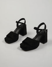 SANDALIAS XTI 141471 en color Negro