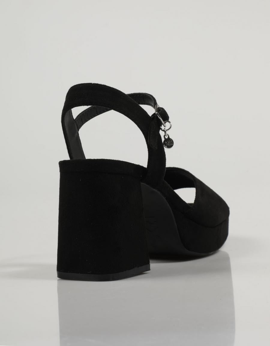 SANDALIAS XTI 141471 en color Negro
