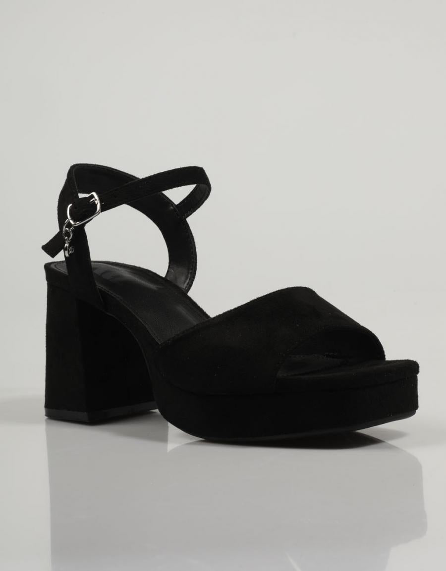 SANDALIAS XTI 141471 en color Negro