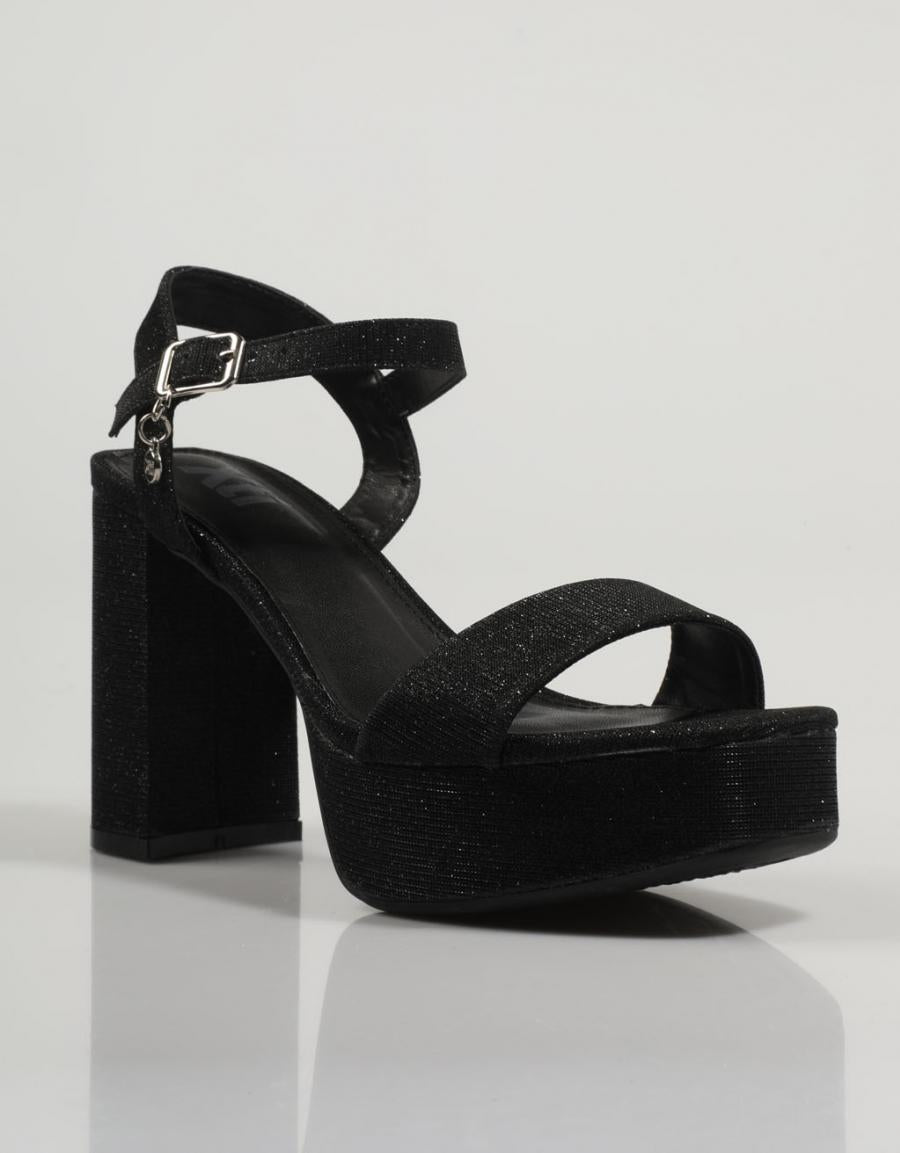 SANDALIAS XTI 141160 en color Negro