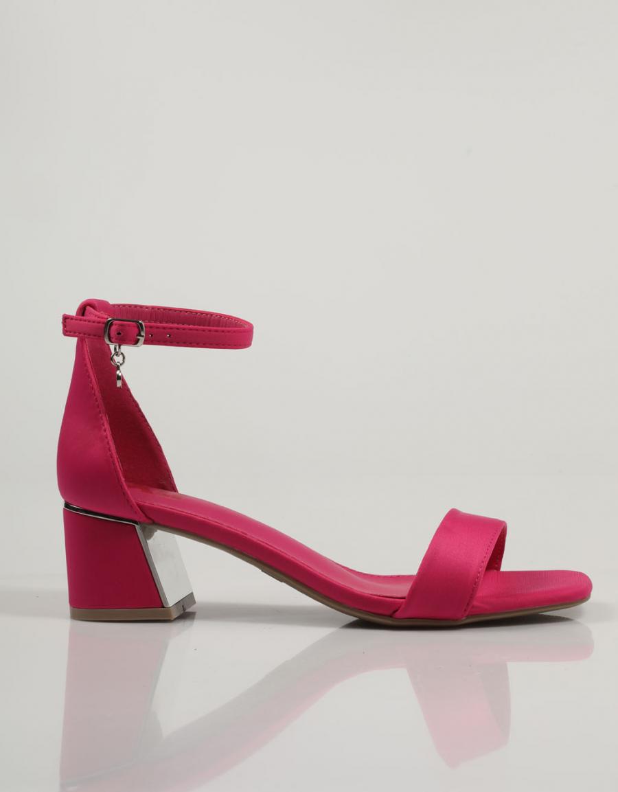 SANDALIAS XTI 140937 en color Fuxia