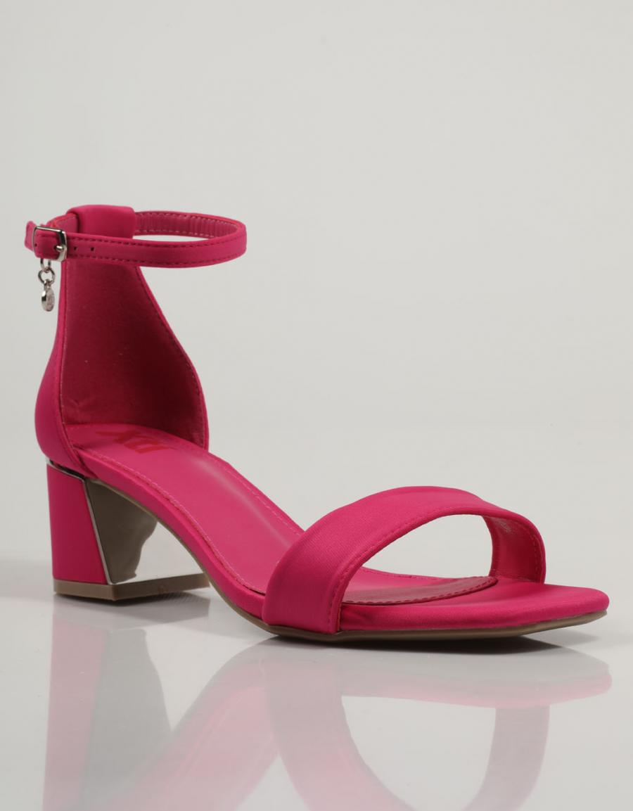 SANDALIAS XTI 140937 en color Fuxia