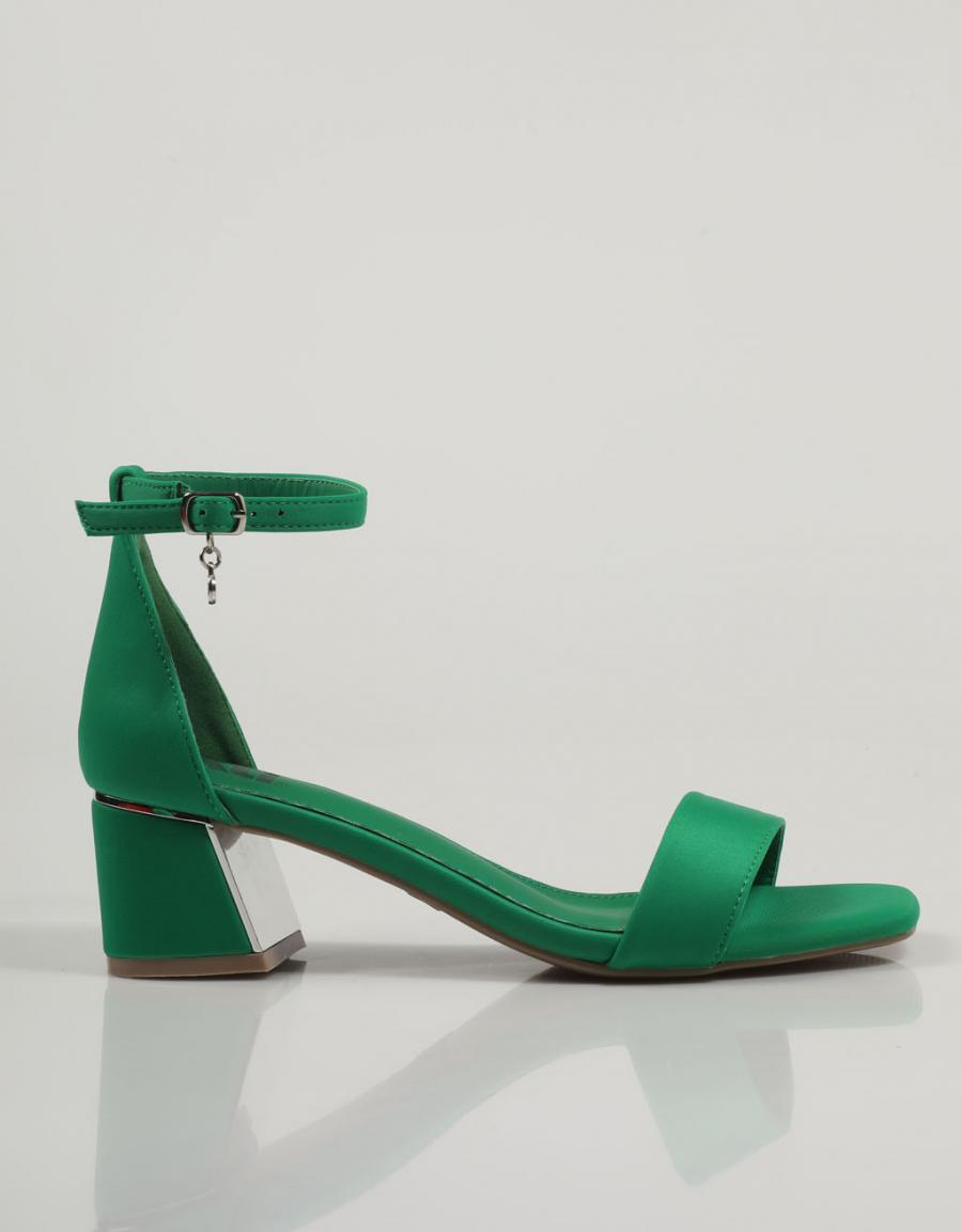 SANDALIAS XTI 140937 en color Verde