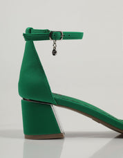 SANDALIAS XTI 140937 en color Verde