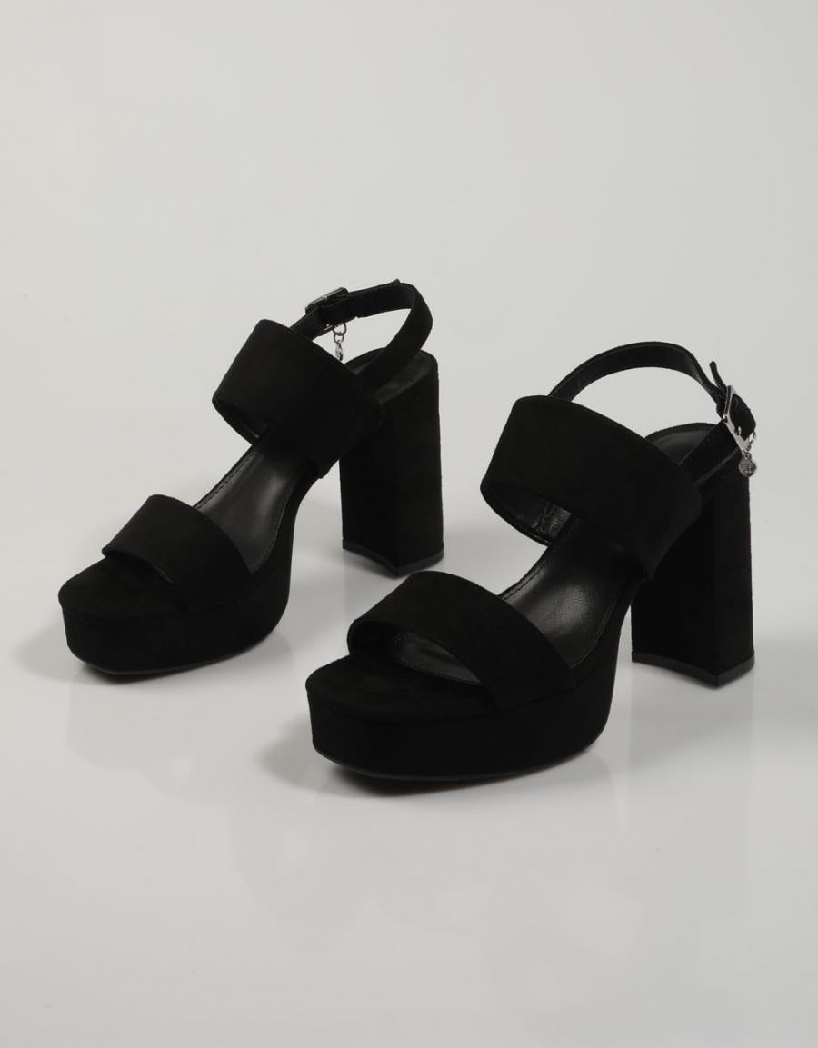 SANDALIAS XTI 141397 en color Negro