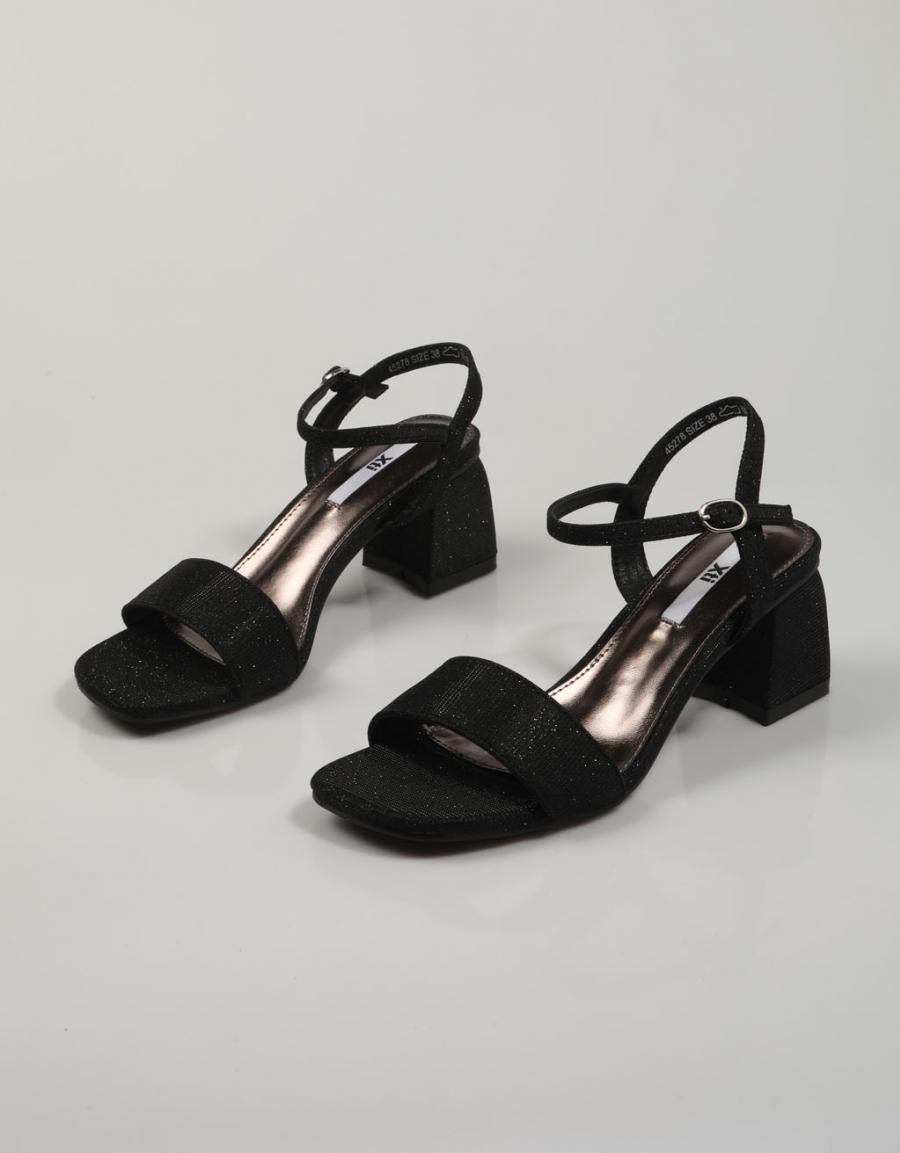 SANDALIAS XTI 45278 en color Negro