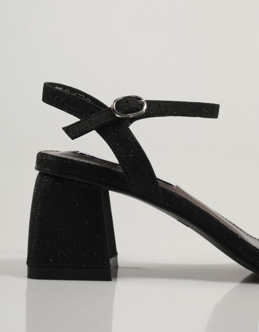 SANDALIAS XTI 45278 en color Negro