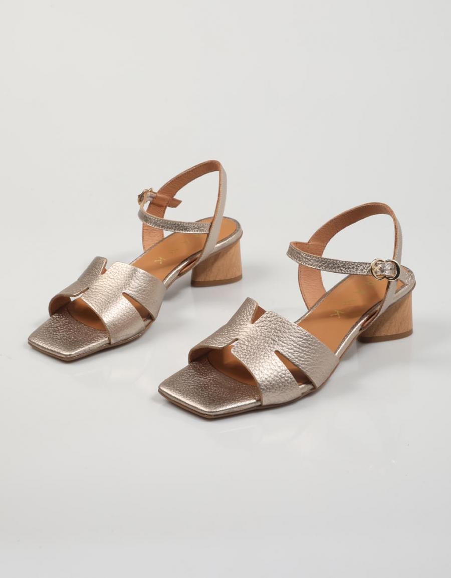 SANDALIAS FRANK 27931 en color Platino