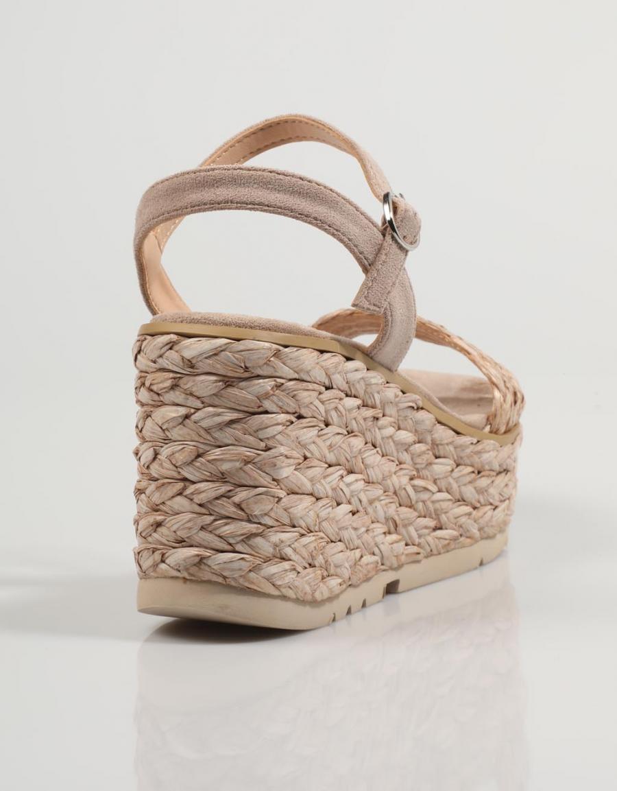 SANDALIAS ALMA BLUE 4034 en color Beige
