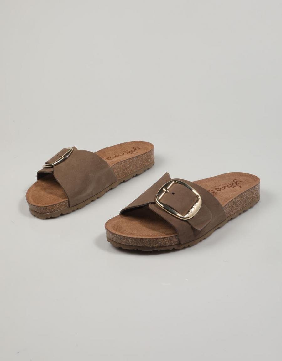 SANDALIAS YOKONO JERBA en color Marron