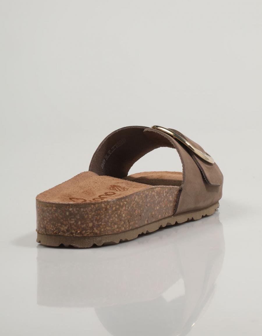 SANDALIAS YOKONO JERBA en color Marron