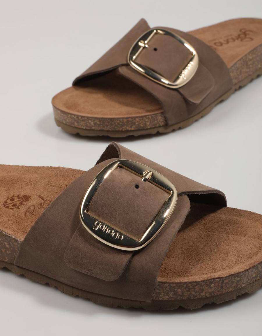 SANDALIAS YOKONO JERBA en color Marron