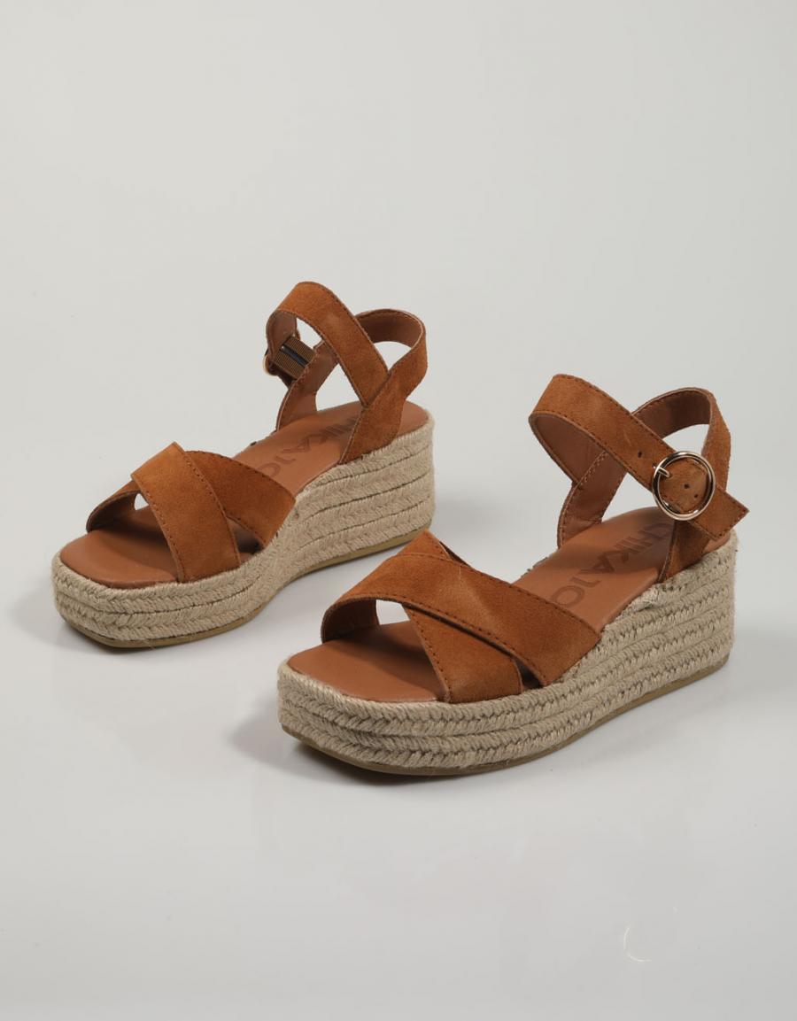 SANDALIAS CHIKA10 NEW en color Cuero