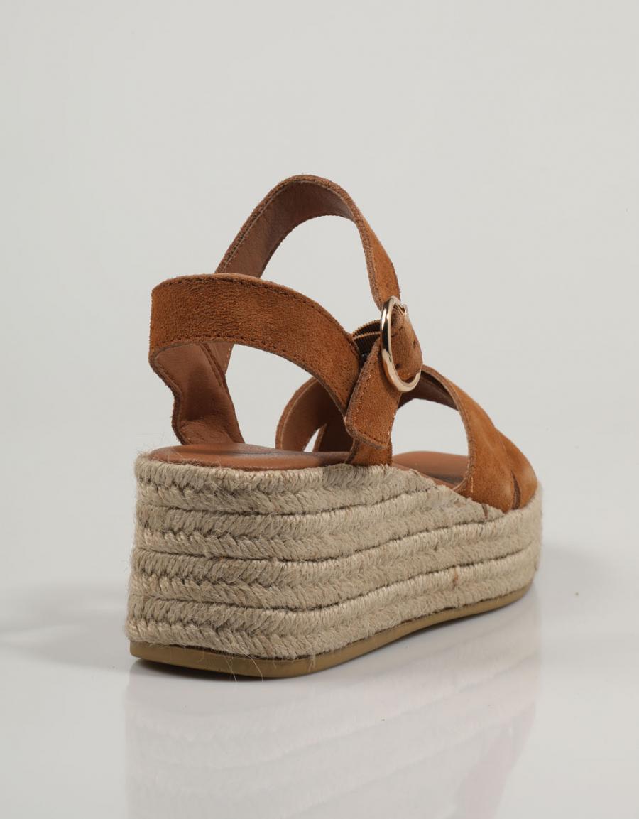 SANDALIAS CHIKA10 NEW en color Cuero