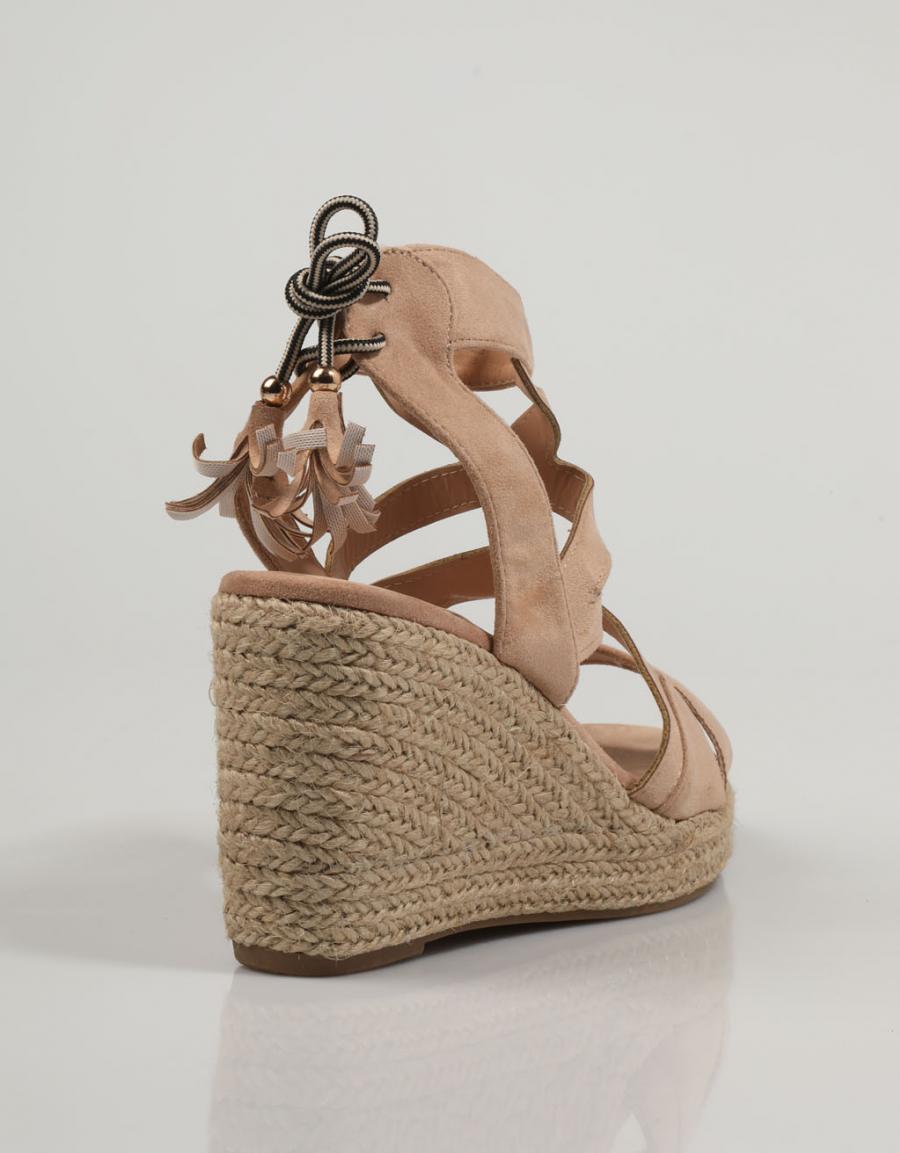 SANDALIAS CHIKA10 VIOLETA en color Beige