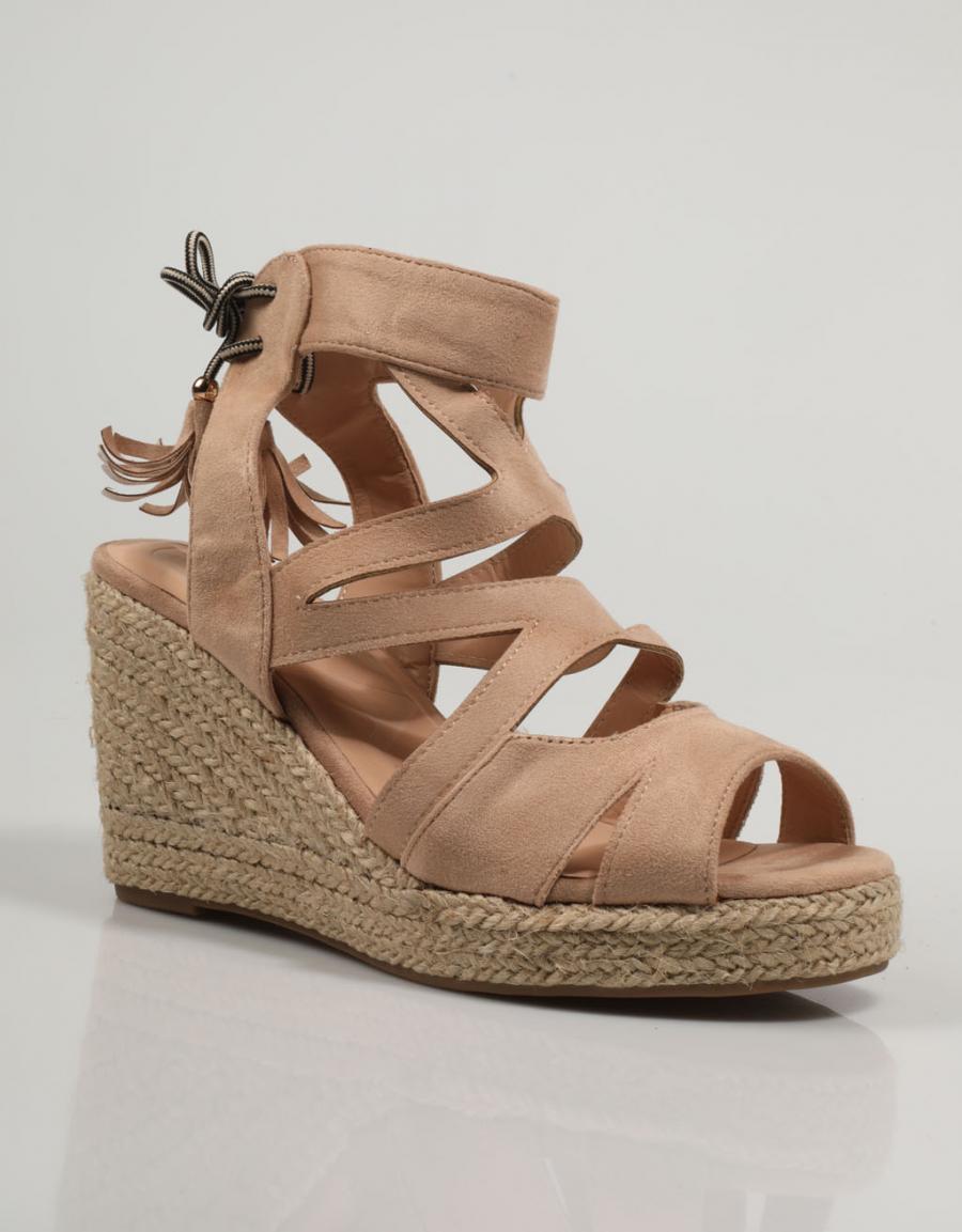 SANDALIAS CHIKA10 VIOLETA en color Beige