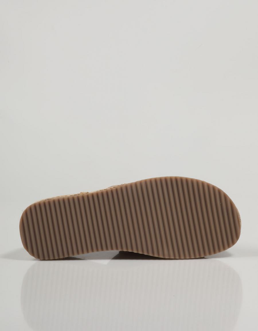 SANDALIAS REFRESH 170776 en color Taupe