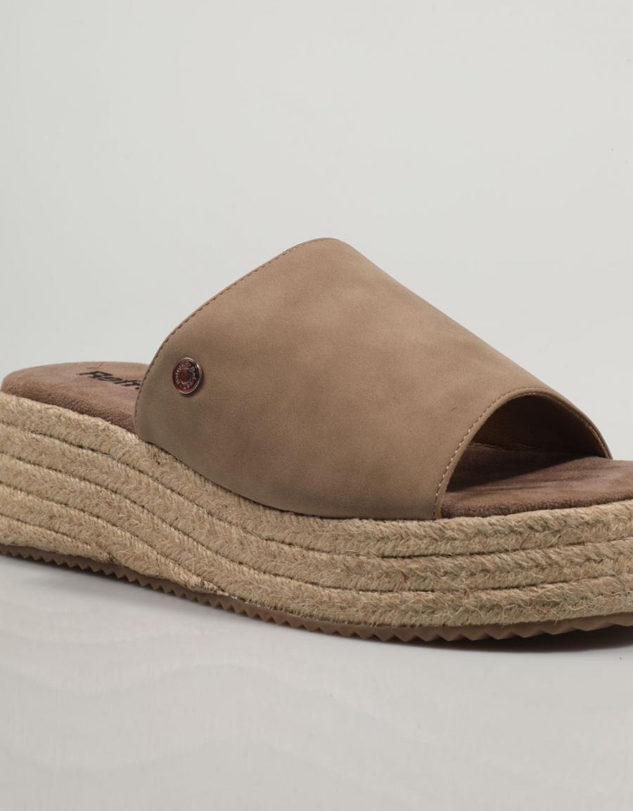 SANDALIAS REFRESH 170776 en color Taupe