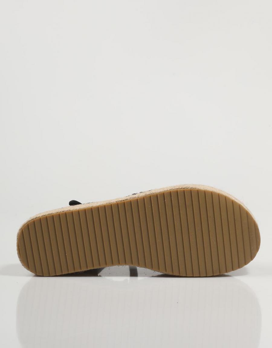 SANDALIAS REFRESH 170794 en color Negro