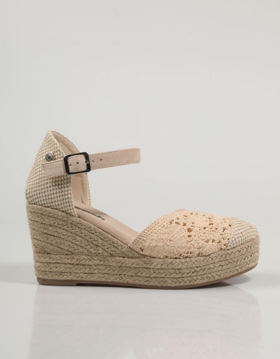 SANDALIAS REFRESH 170869 en color Beige