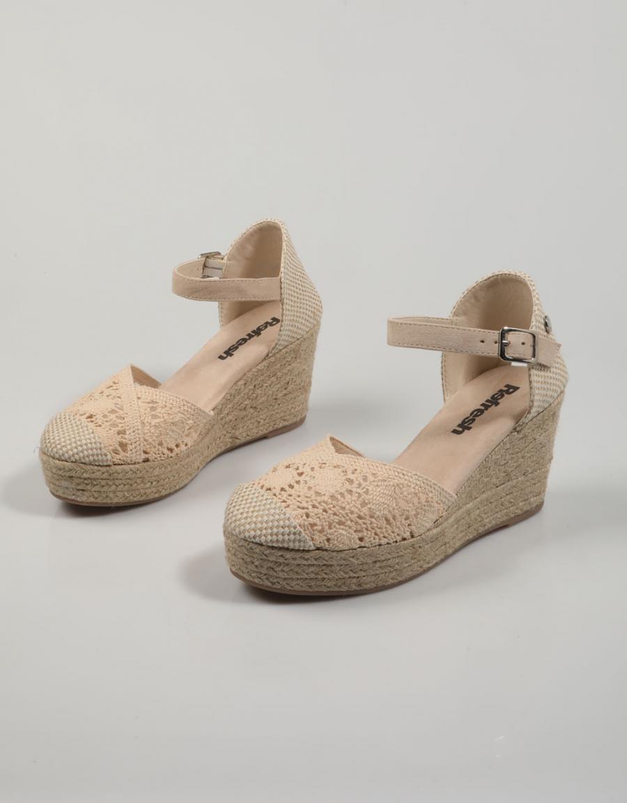 SANDALIAS REFRESH 170869 en color Beige