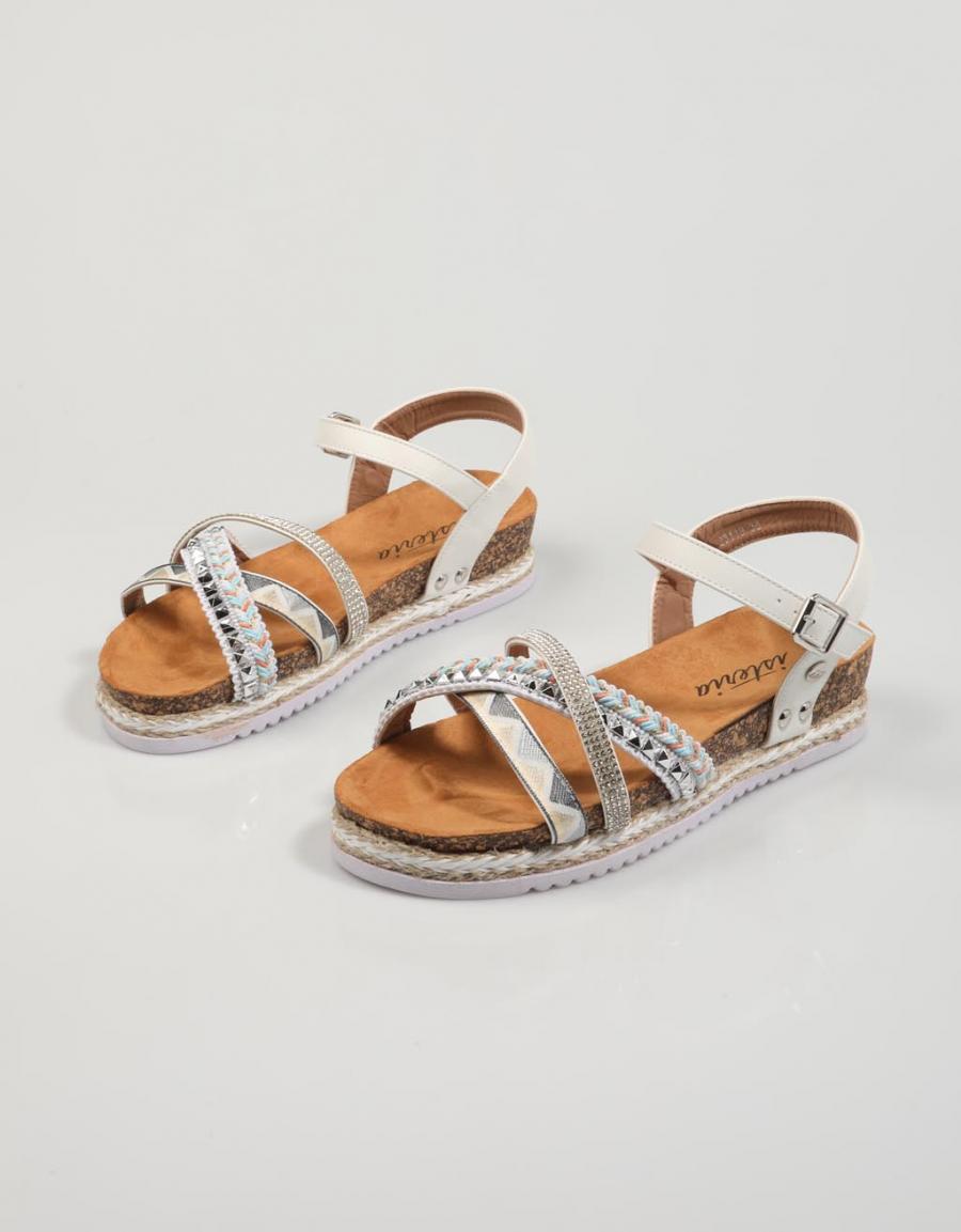 SANDALIAS ISTERIA 23119 en color Blanco