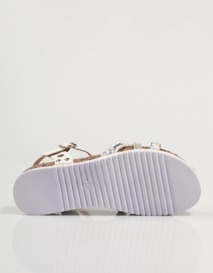 SANDALIAS ISTERIA 23119 en color Blanco