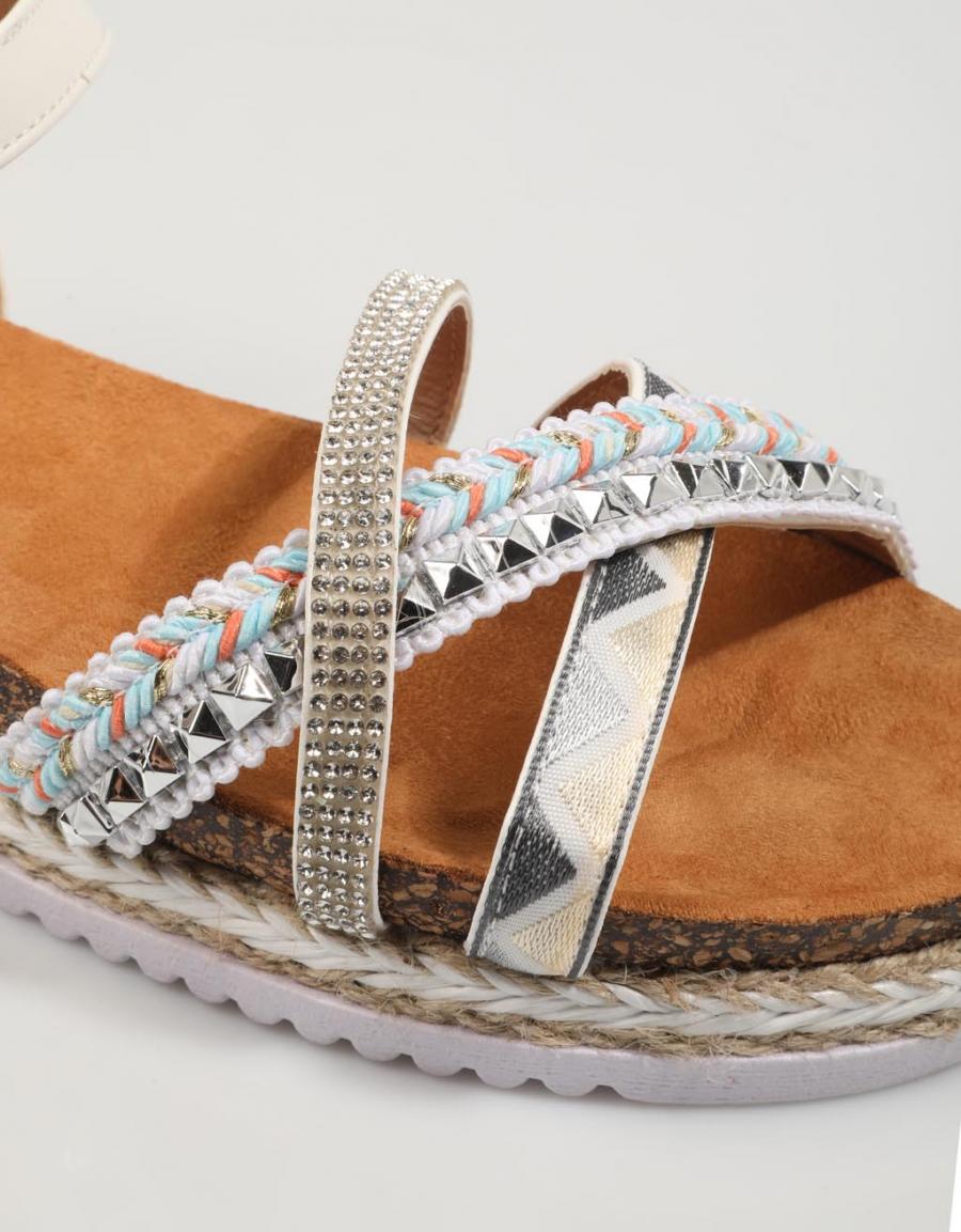 SANDALIAS ISTERIA 23119 en color Blanco