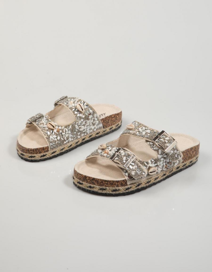 SANDALIAS ISTERIA 23138 en color Beige