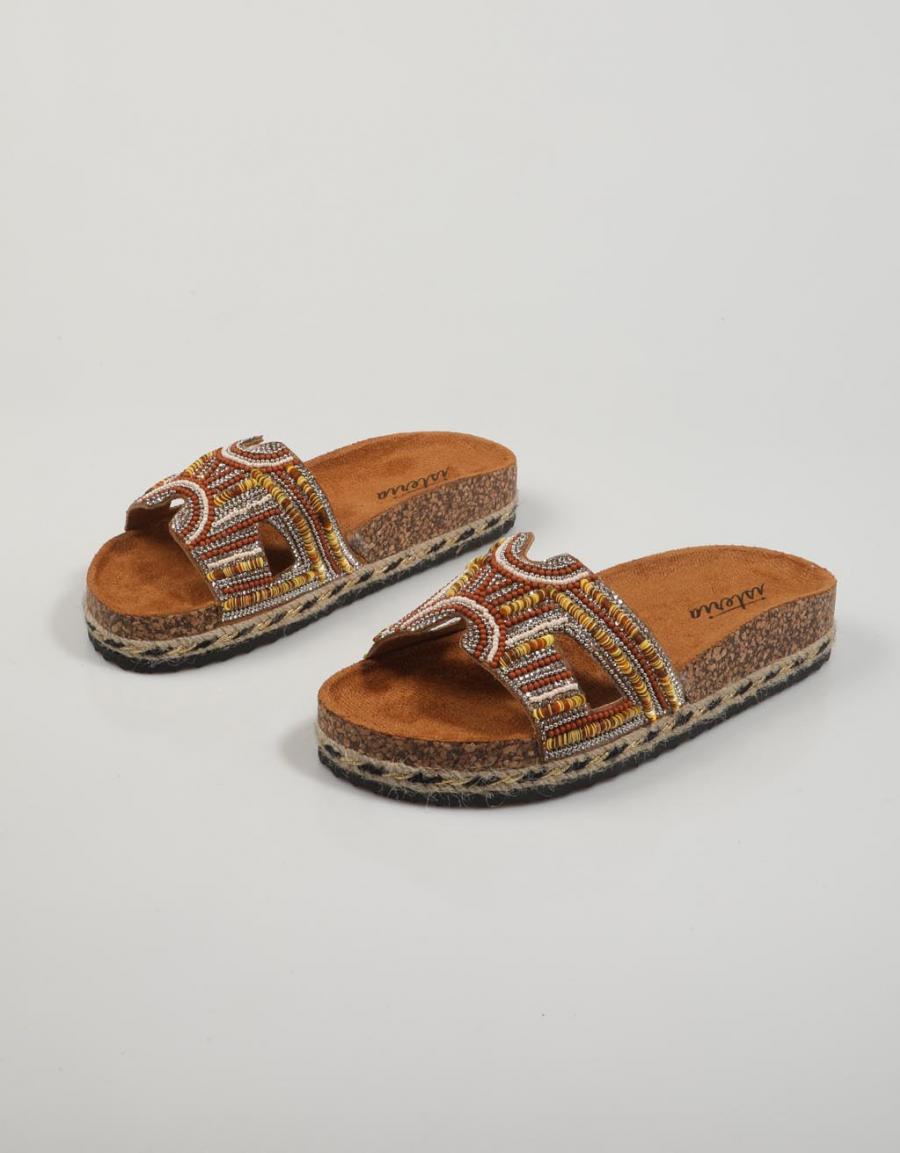 SANDALIAS ISTERIA 23137 en color Cuero