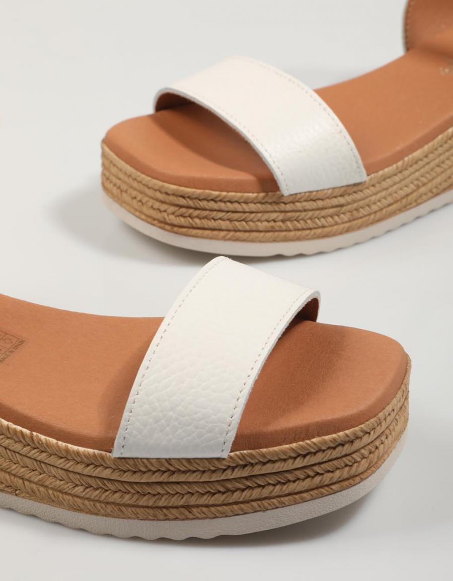 SANDALIAS REBECCA HOPE 5208 en color Blanco