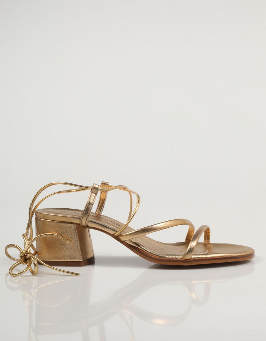SANDALIAS BRYAN 2605 en color Oro