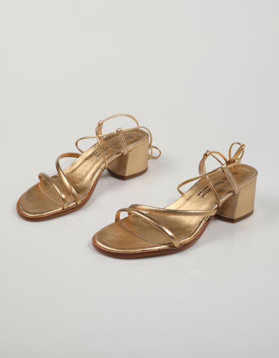 SANDALIAS BRYAN 2605 en color Oro