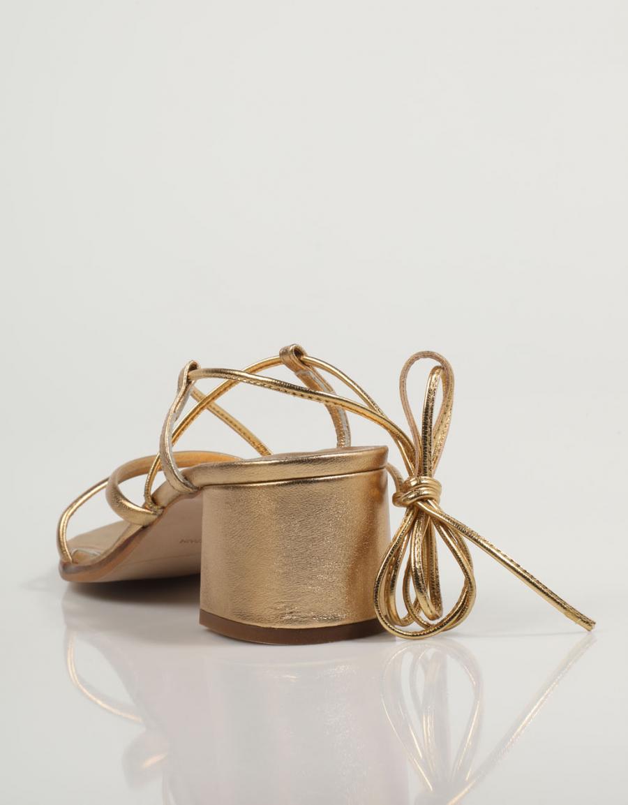 SANDALIAS BRYAN 2605 en color Oro