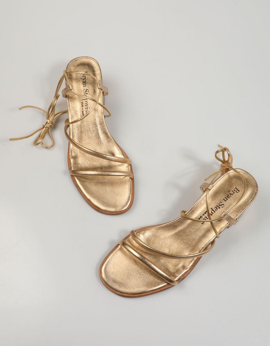 SANDALIAS BRYAN 2605 en color Oro