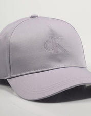 GORRA CALVIN KLEIN ARCHIVE en color Morado