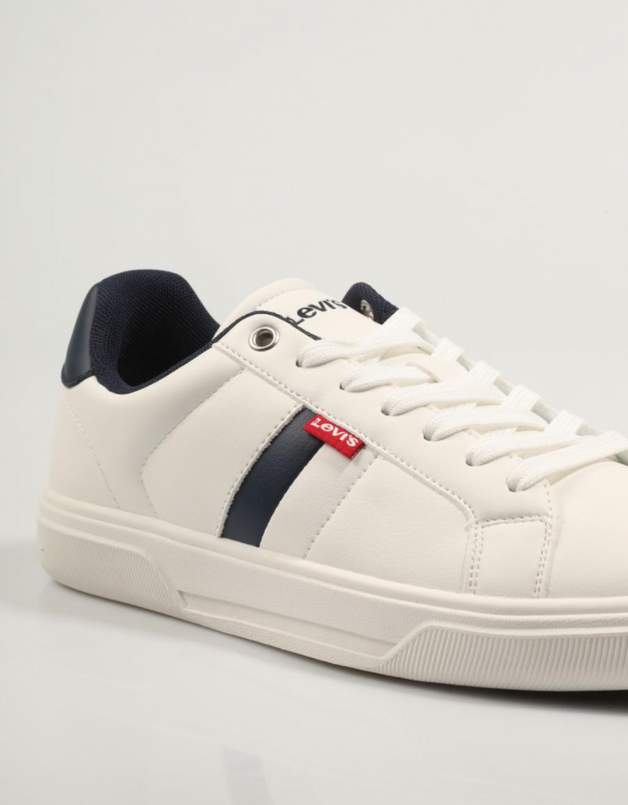 ZAPATILLAS LEVIS ARCHIE en color Blanco